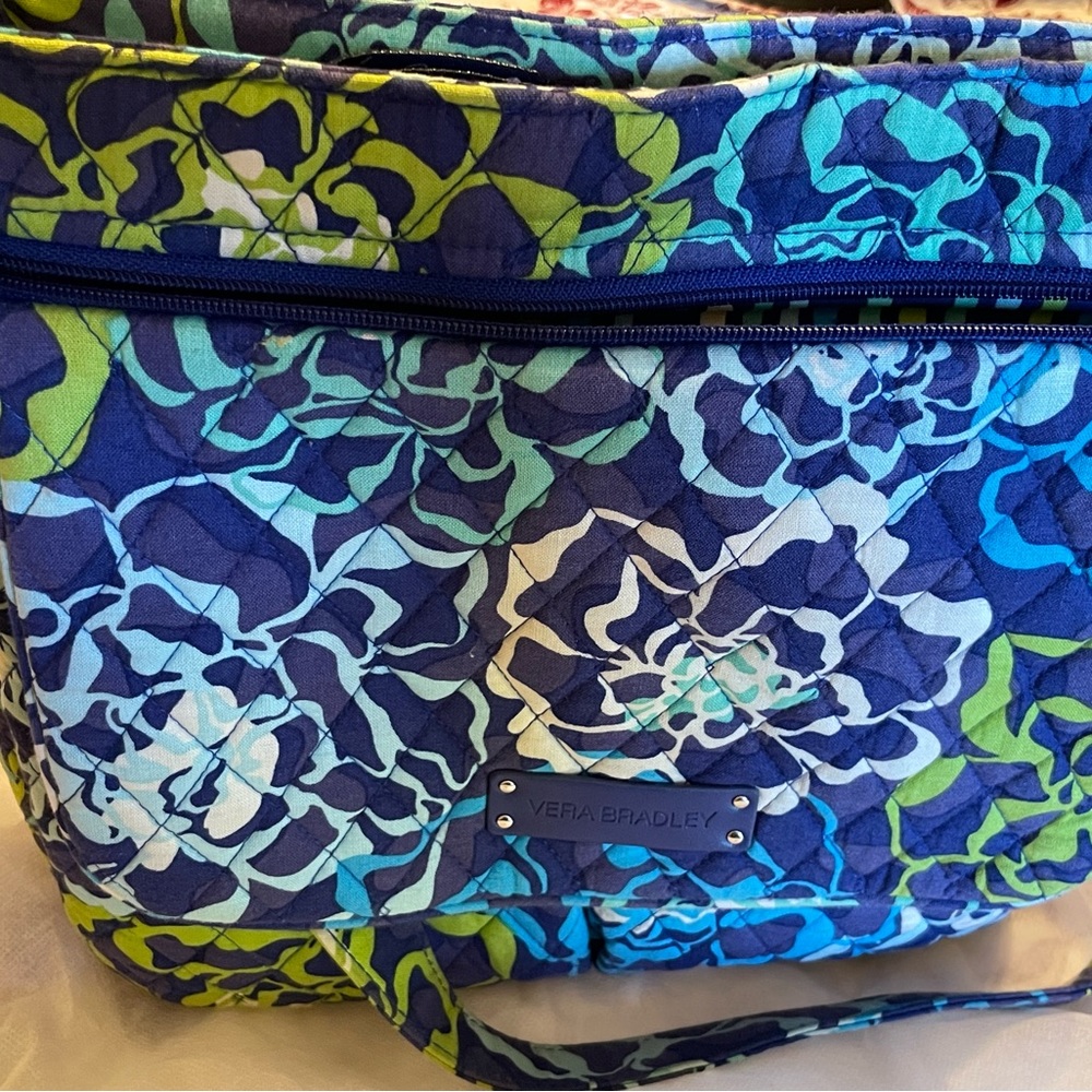 Vera Bradley excellent condition preowned no tears no rips